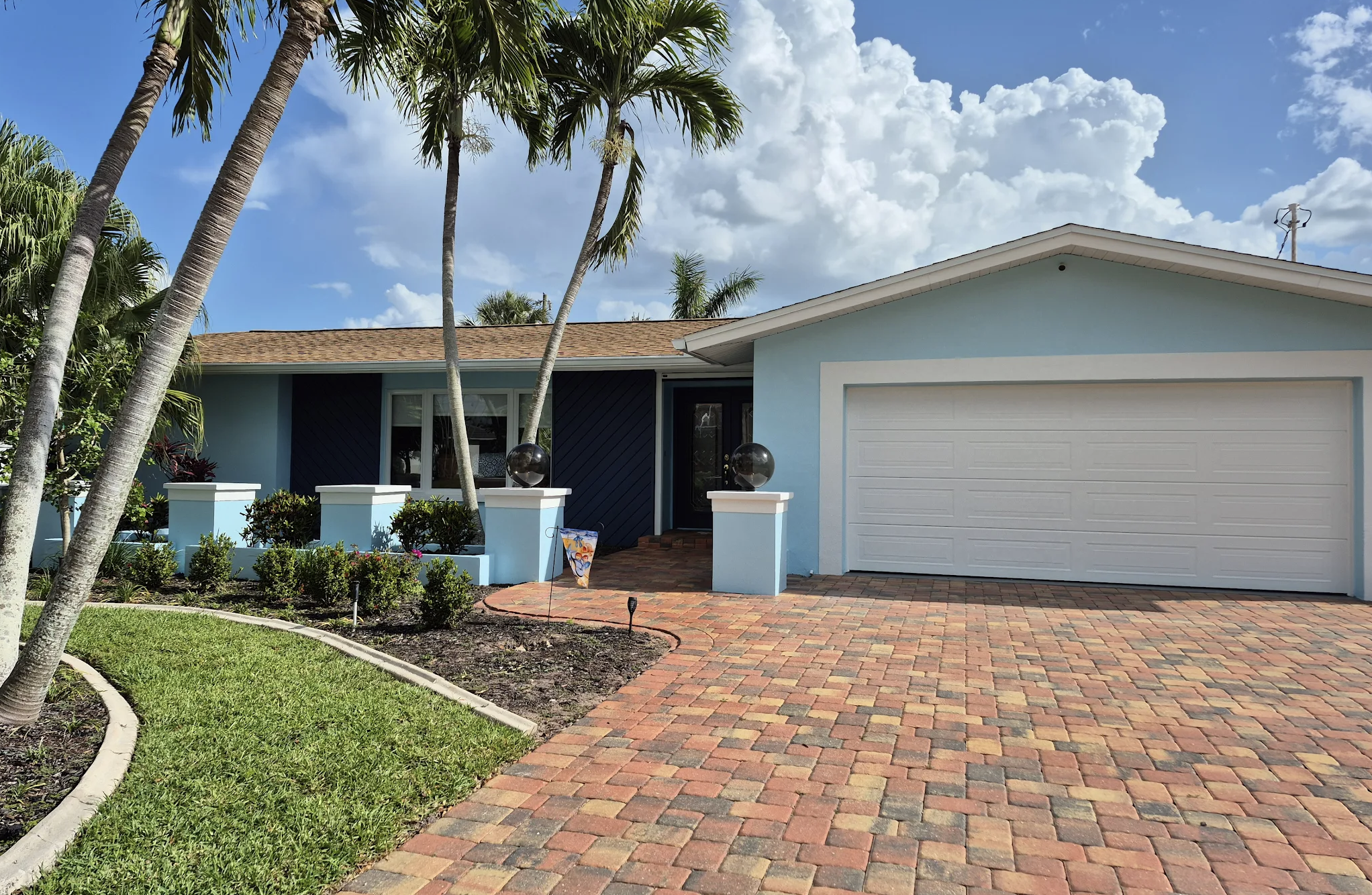 Bonita Springs exterior painting with professional communication by Apex Painting Group