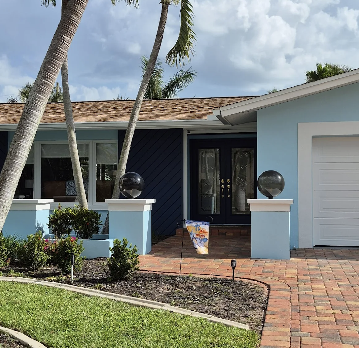 Freshly painted Bonita Springs home exterior by Apex Painting Group